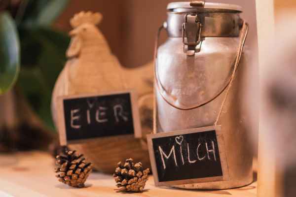 Prodotti del maso latte e uova Alto Adige agriturismo Verano cucina tipica