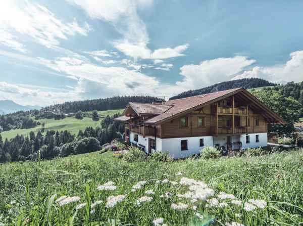 La casa Thalerhof in mezzo ei prati e boschi