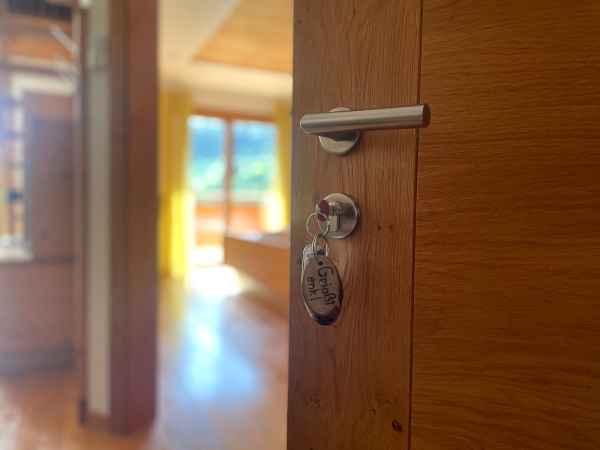 ngresso appartamento agriturismo Verano Alto Adige chiave porta camera vacanza